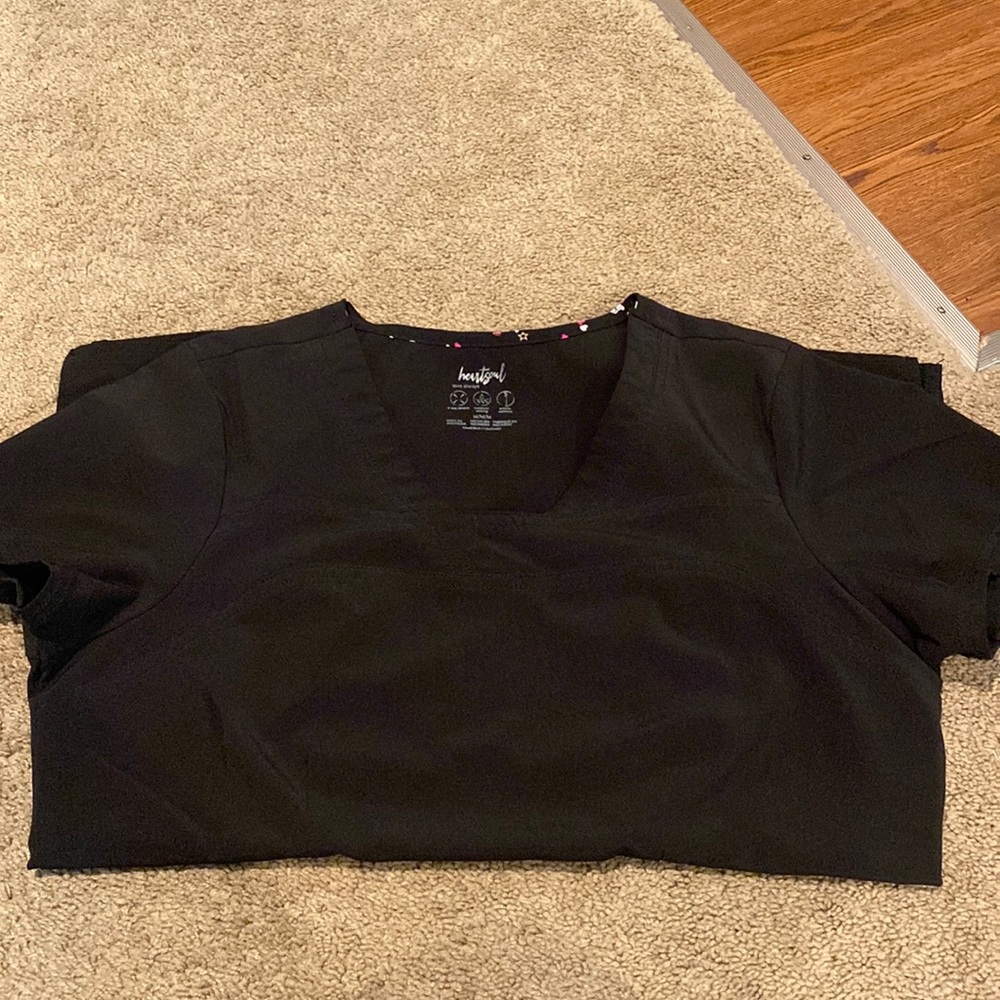 Heart soul medium black scrub top